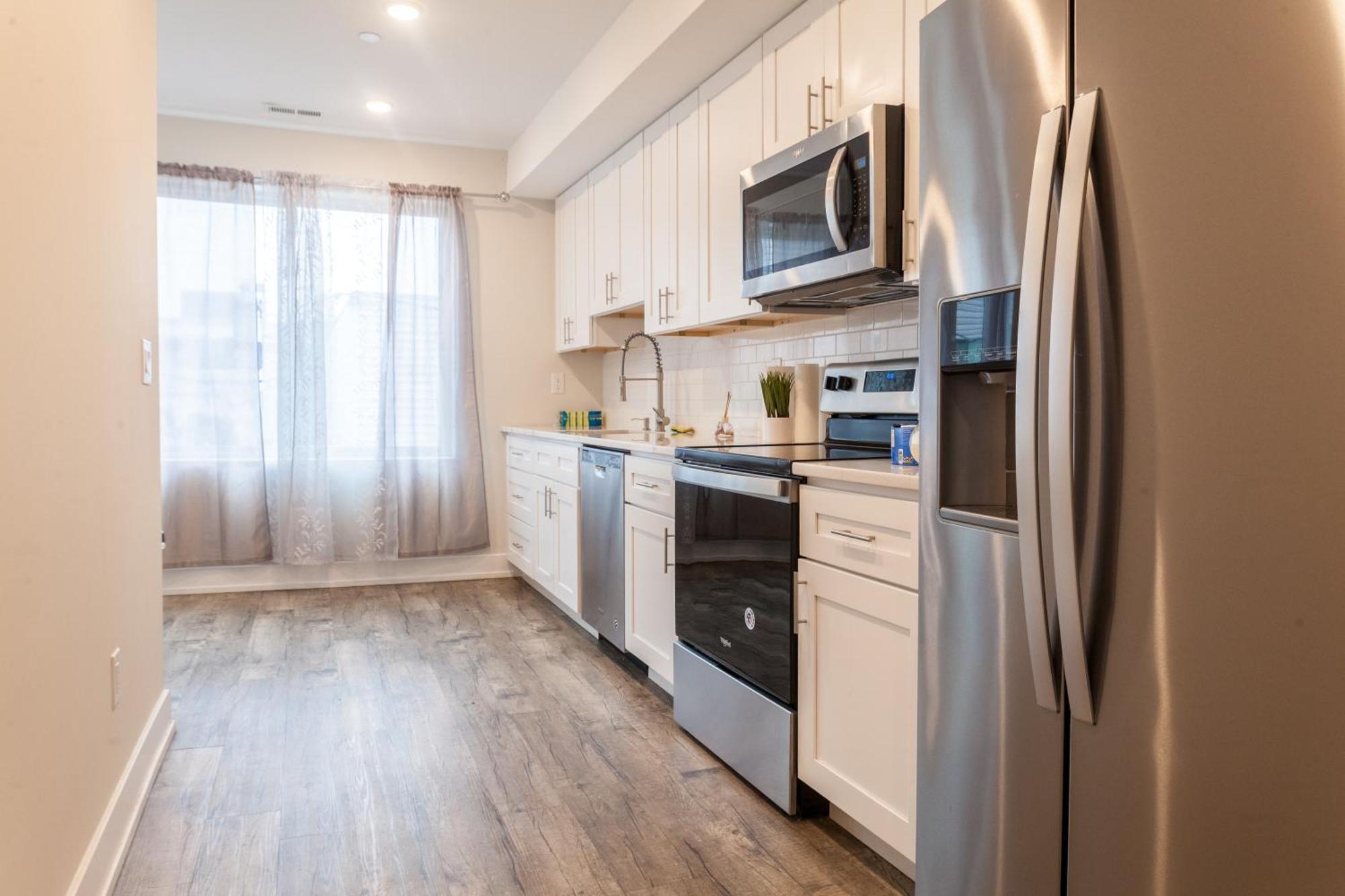 2 Bedroom Spacious Retreat-wd-wifi Free Parking Apartment